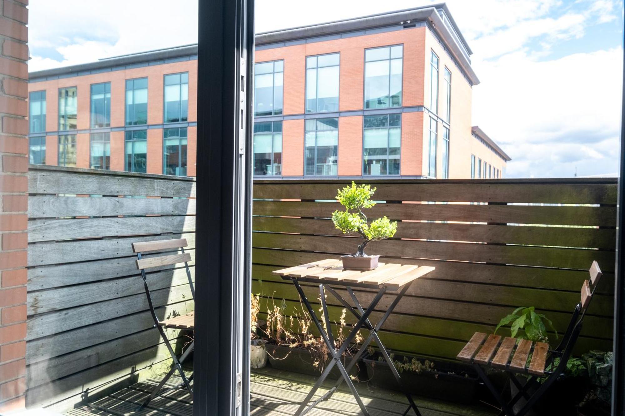 Anime Suite - Central And Free Parking With Netflix Birmingham Kültér fotó